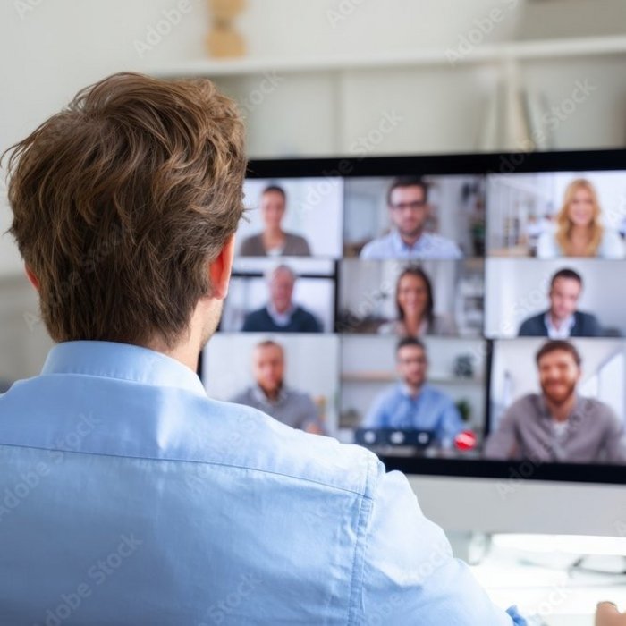 Eine Person führt einen Videocall