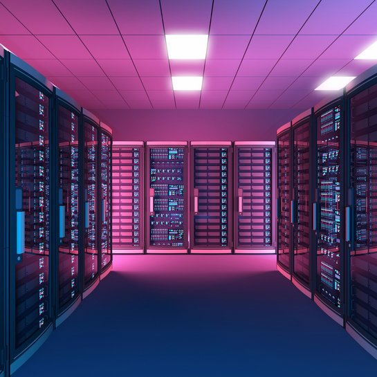 Ein Flur zwischen zwei Reihen von Server-Racks in einem Rechenzentrum.