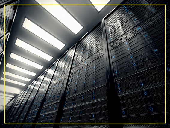 server-racks-grafisches-element Reihe mit Server Racks mit grafischen Elementen.