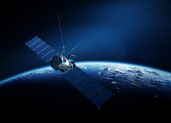 Satellit umkreist die Erde